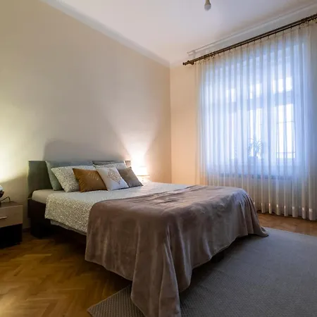 Apartment Central Charm